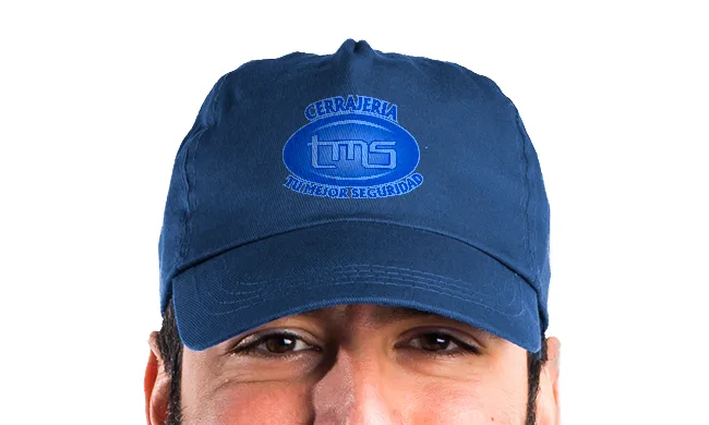 Técnico cerrajero de TMS atendiendo a domicilio